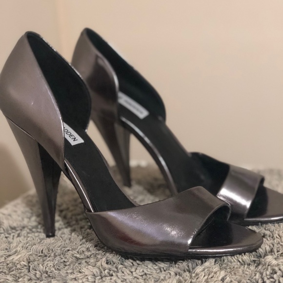 Steve Madden Shoes - BRAND NEW Chrome Steve Madden pumps